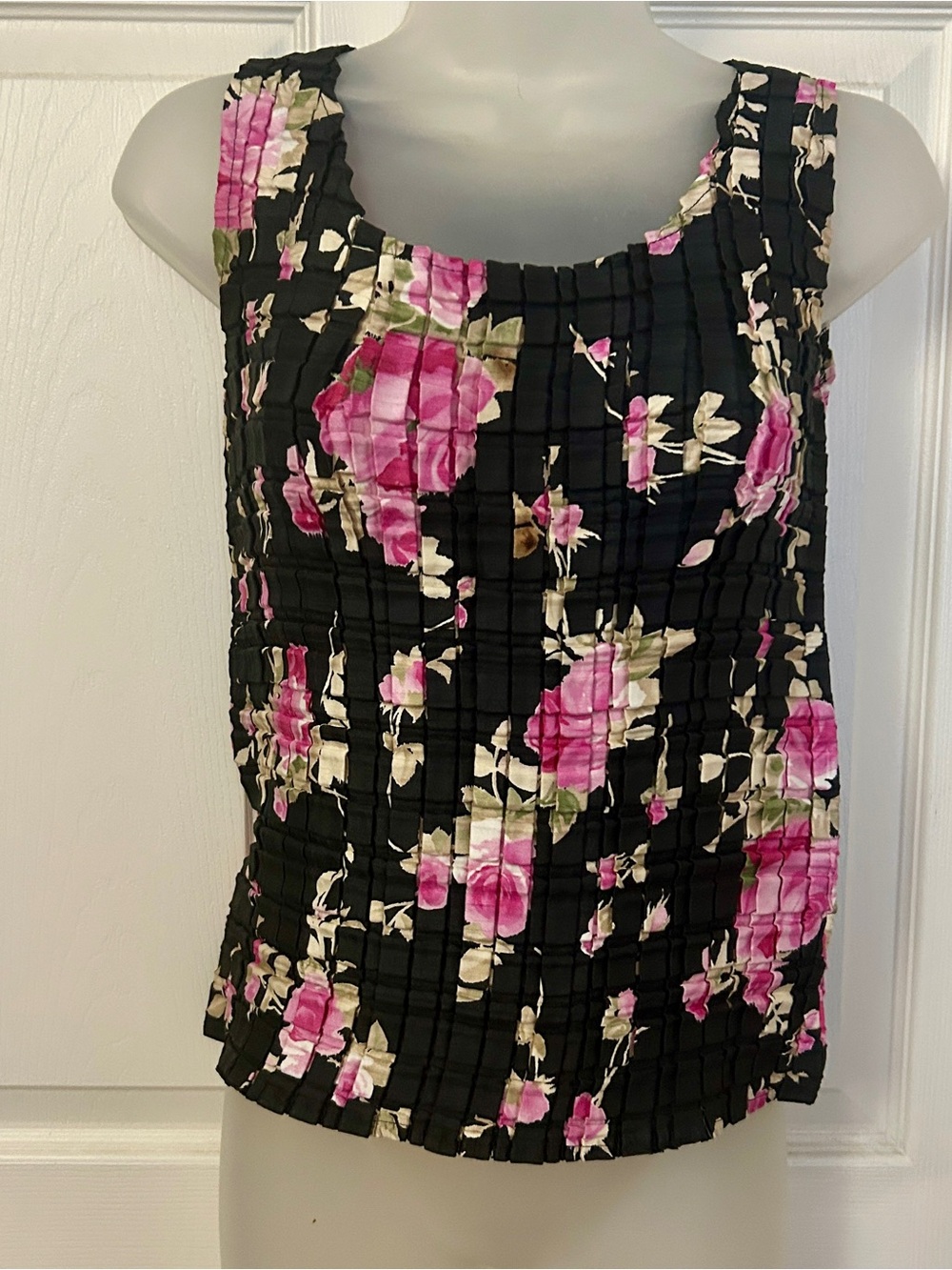 Gorgeous Mesmerize Sleeveless Stretchy Floral Shirt